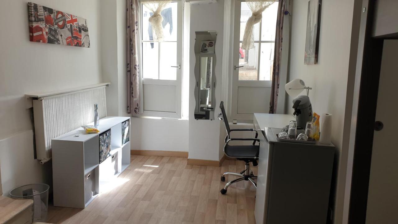 Chambres Poitiers Centre Ville - Salle De Bain, Refrigerateur, Tv Et Machine A Cafe Privatifs - Cuisine Commune - Terrasse - Hotel De Ville A 200M Exterior foto