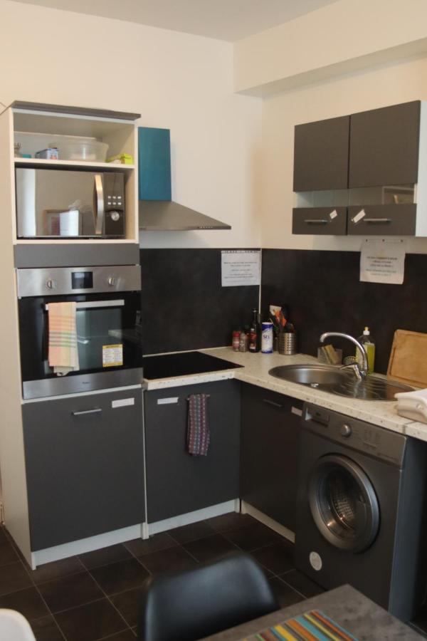 Chambres Poitiers Centre Ville - Salle De Bain, Refrigerateur, Tv Et Machine A Cafe Privatifs - Cuisine Commune - Terrasse - Hotel De Ville A 200M Exterior foto