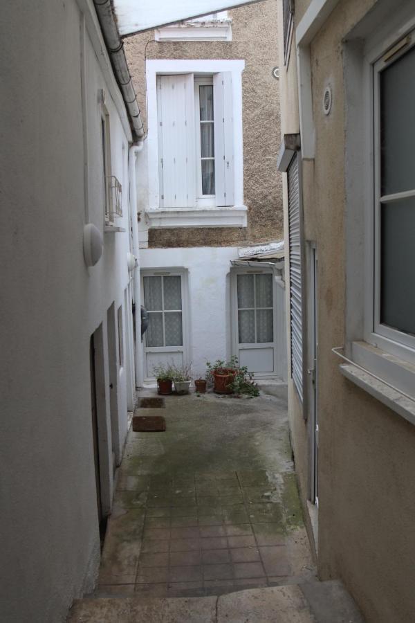 Chambres Poitiers Centre Ville - Salle De Bain, Refrigerateur, Tv Et Machine A Cafe Privatifs - Cuisine Commune - Terrasse - Hotel De Ville A 200M Exterior foto