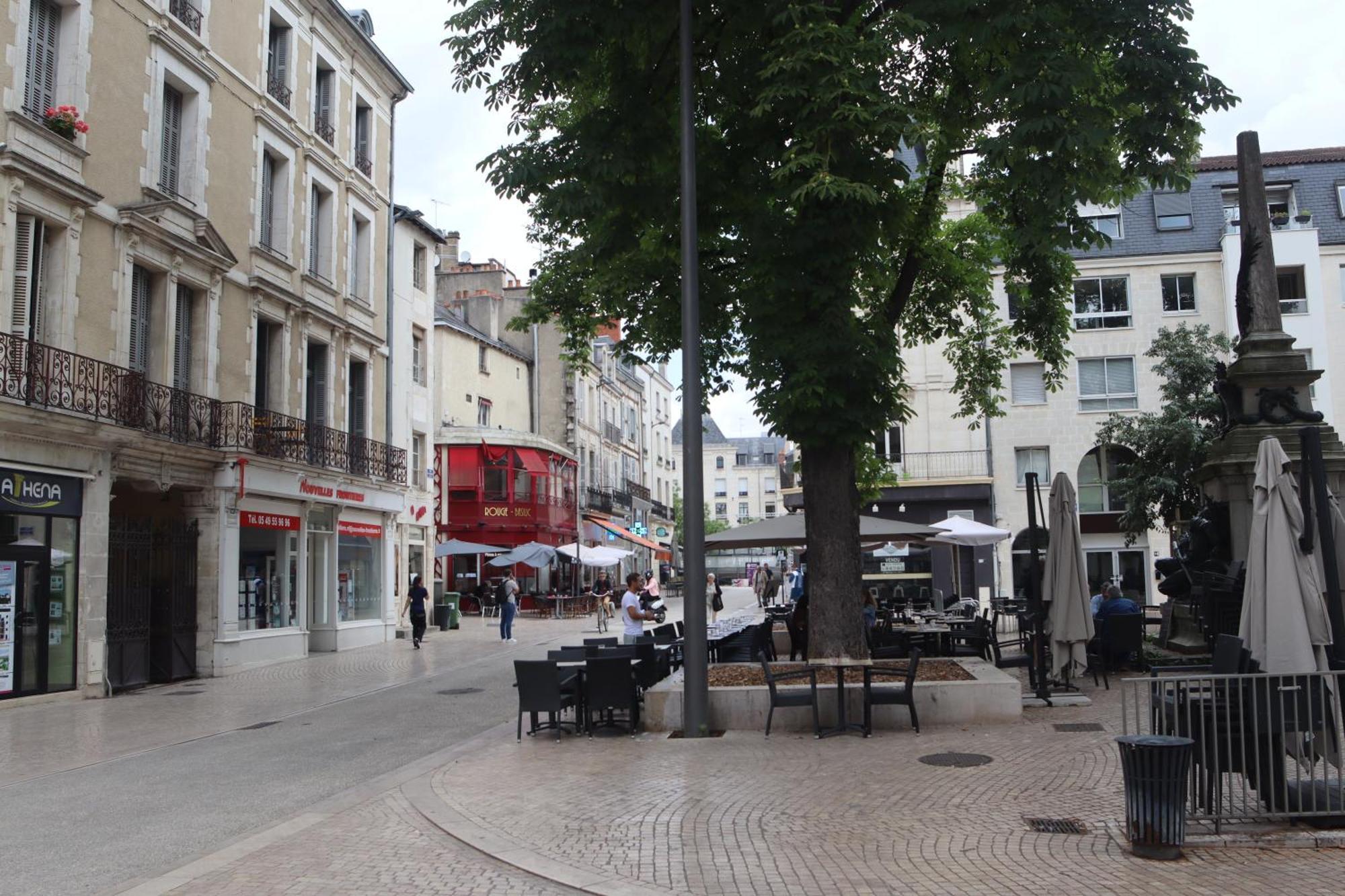 Chambres Poitiers Centre Ville - Salle De Bain, Refrigerateur, Tv Et Machine A Cafe Privatifs - Cuisine Commune - Terrasse - Hotel De Ville A 200M Exterior foto