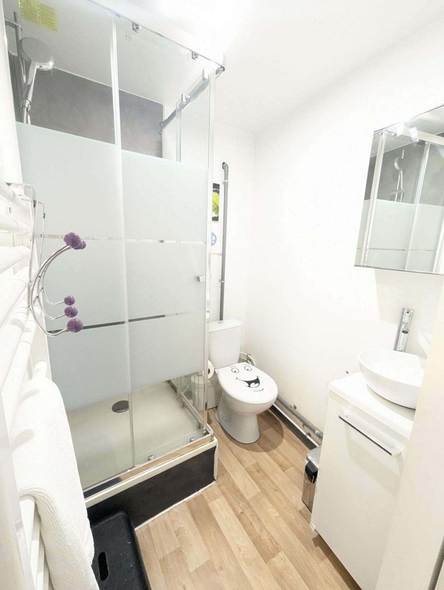 Chambres Poitiers Centre Ville - Salle De Bain, Refrigerateur, Tv Et Machine A Cafe Privatifs - Cuisine Commune - Terrasse - Hotel De Ville A 200M Exterior foto