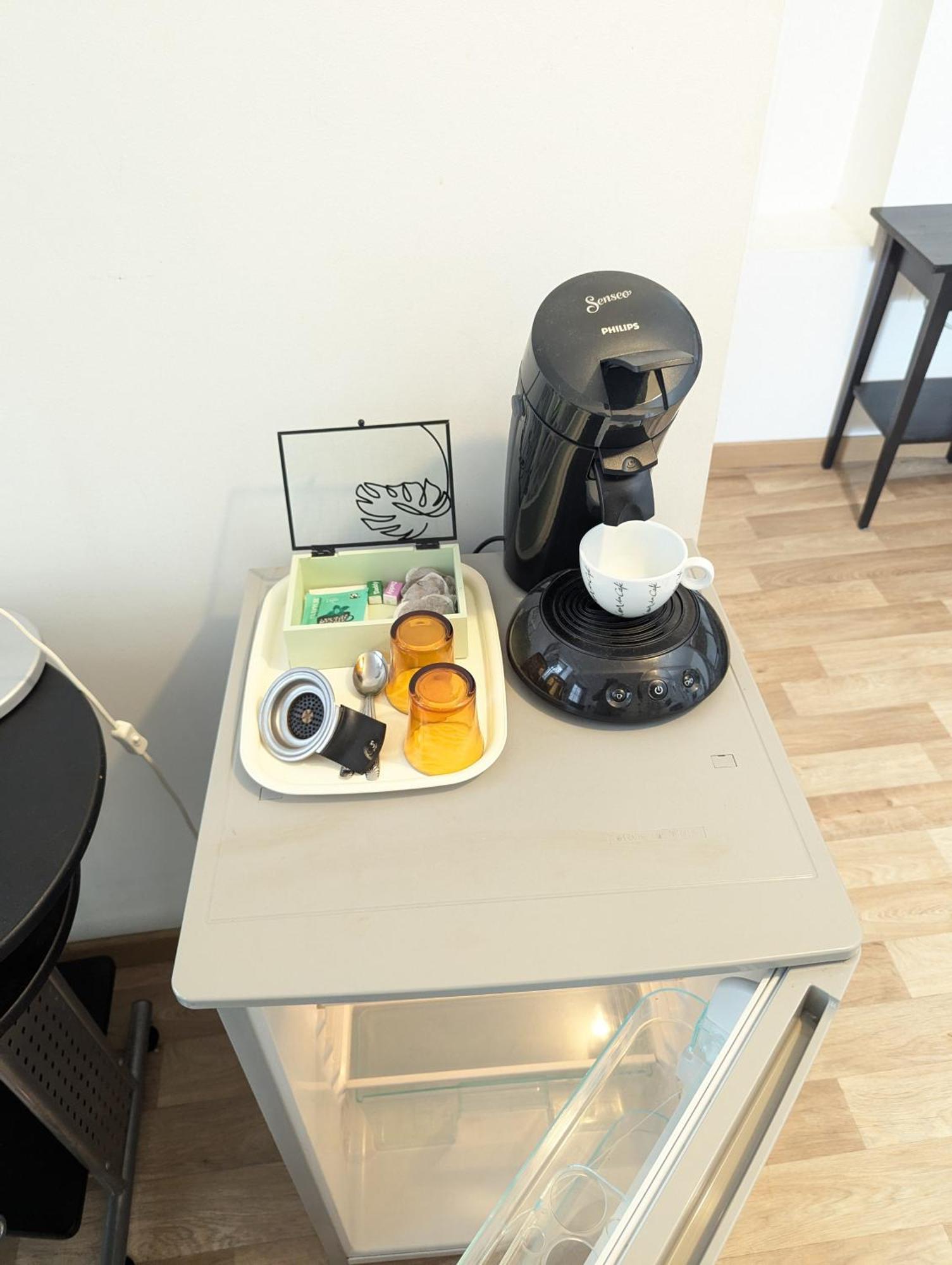 Chambres Poitiers Centre Ville - Salle De Bain, Refrigerateur, Tv Et Machine A Cafe Privatifs - Cuisine Commune - Terrasse - Hotel De Ville A 200M Exterior foto