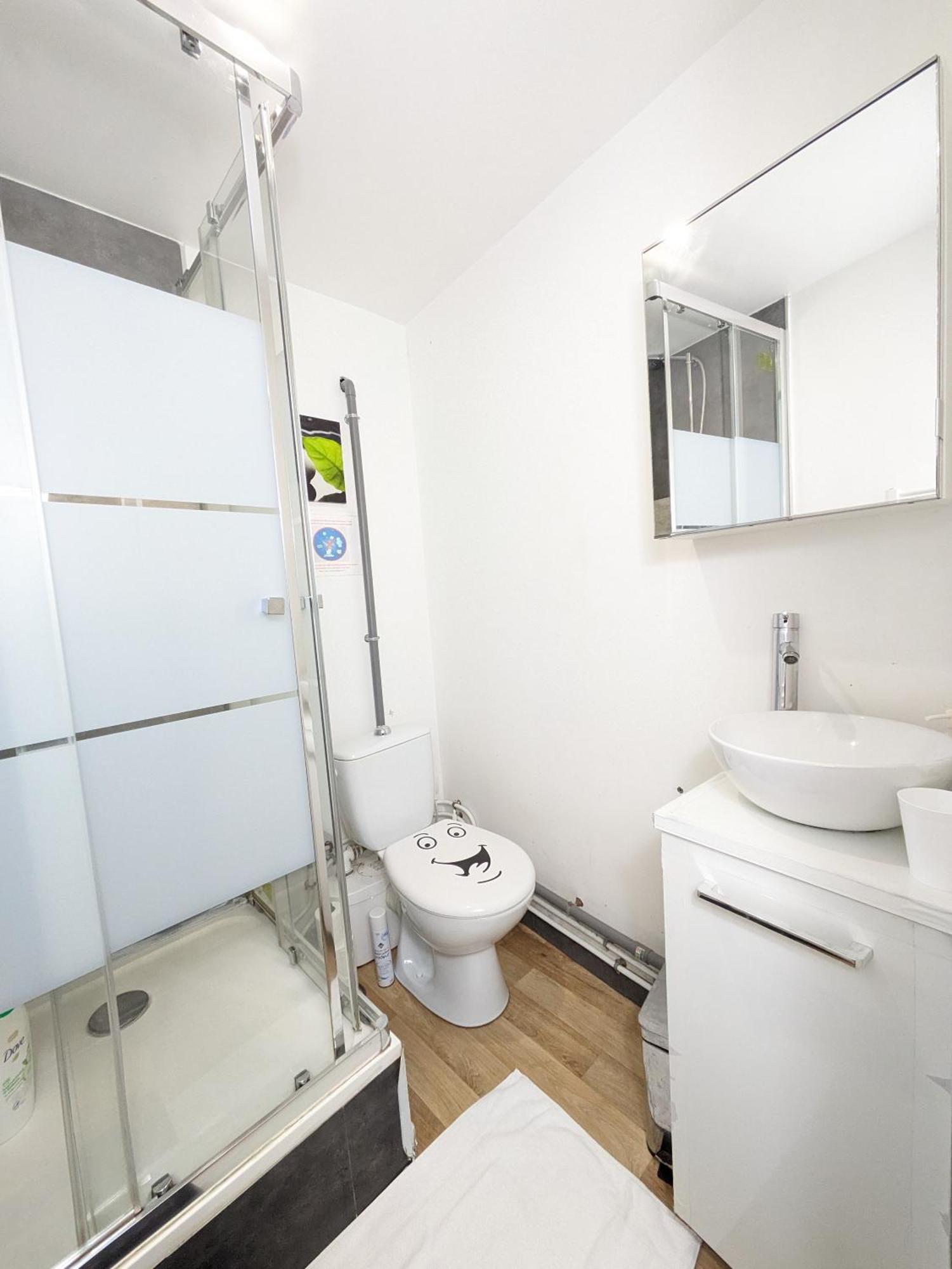 Chambres Poitiers Centre Ville - Salle De Bain, Refrigerateur, Tv Et Machine A Cafe Privatifs - Cuisine Commune - Terrasse - Hotel De Ville A 200M Exterior foto